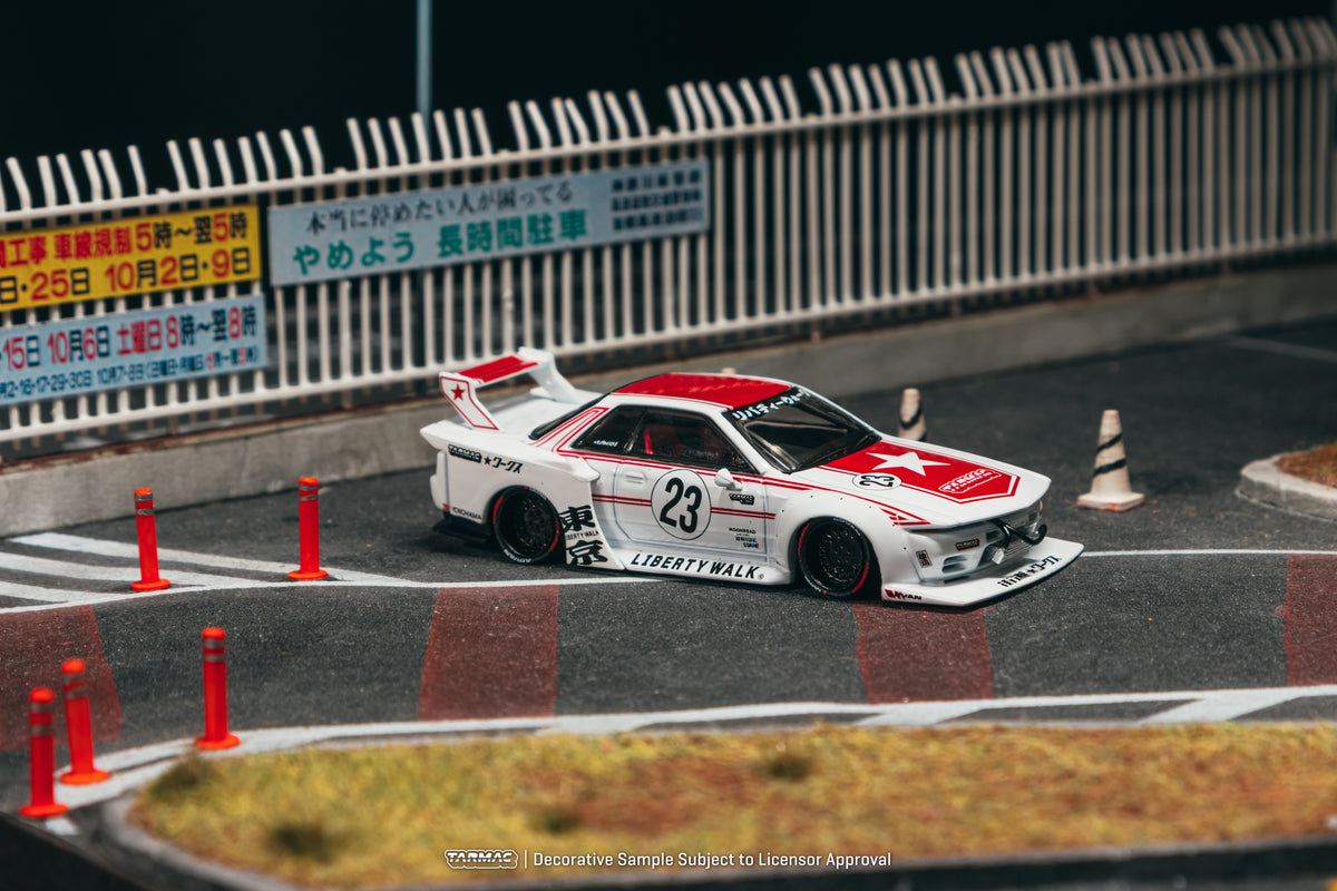 Tarmac Works LB Kaido Nissan R32 Skyline + Trading Cards Combo